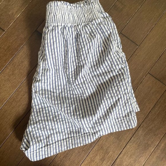 H&M girls shorts size 14 pinstripe blue and white - Picture 3 of 4